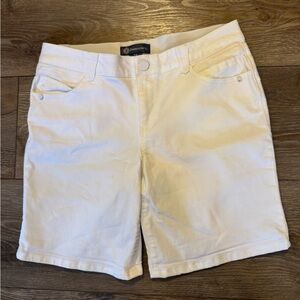 Democracy Women's White Jean Shorts Size 12 Like New!